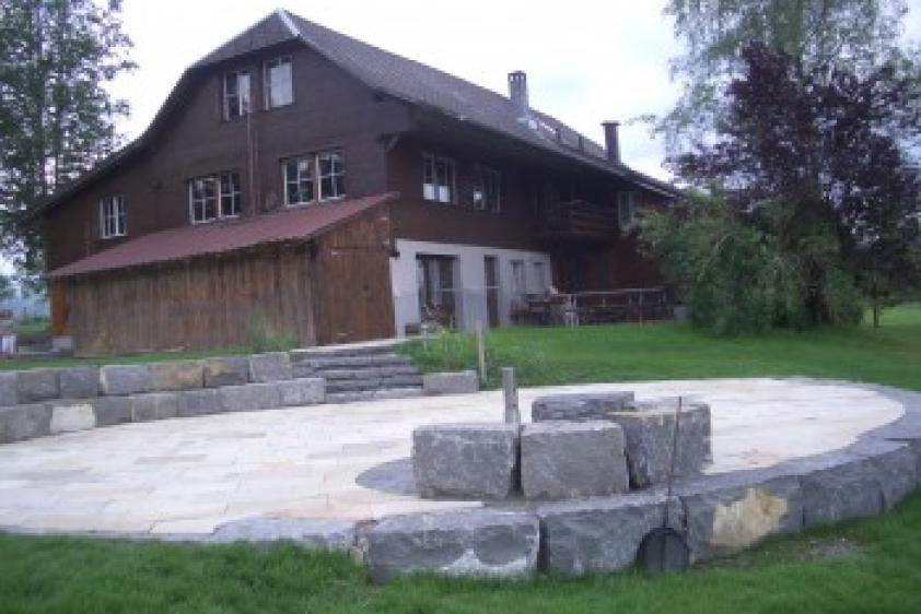 Grosser Grill mit Arena