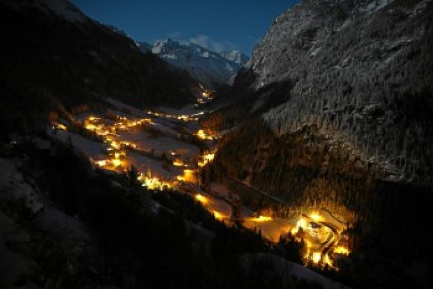 Vollmond im hinteren Pitztal rechts unten Haus T.