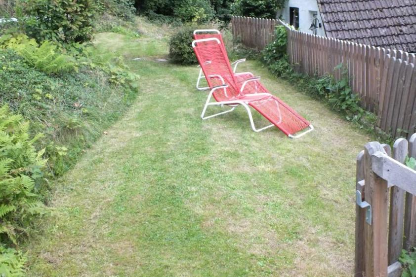 umgeben von einem großzügigen Grundstück