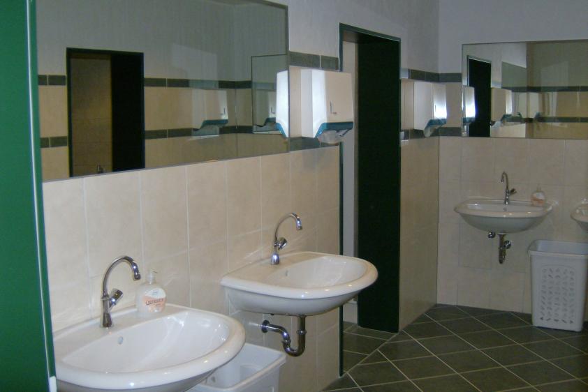 Toilettenanlage im Obersgeschoß der Halle