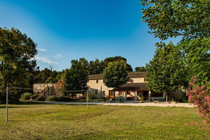 Das Gruppenhaus Mas de la Garonne mit großem Garten