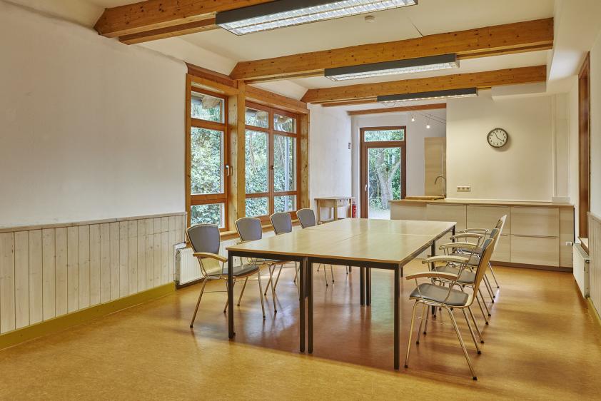 Gruppenraum Lehmbau mit Selbstversorgerküche