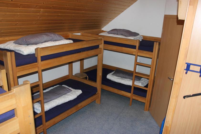6-Bett-Schlafraum mit extra Waschraum
