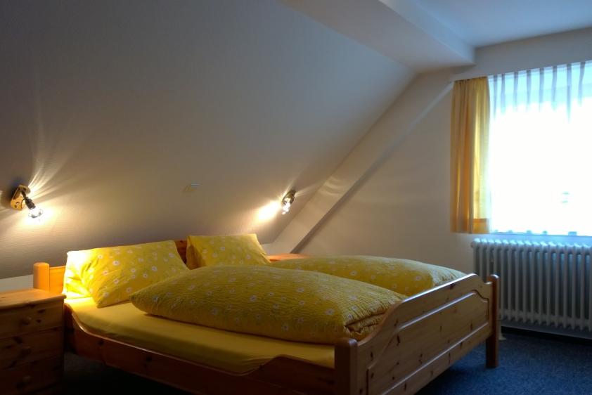 Unsere schönen Zimmer verfügen alle über Dusche/WC und Fön