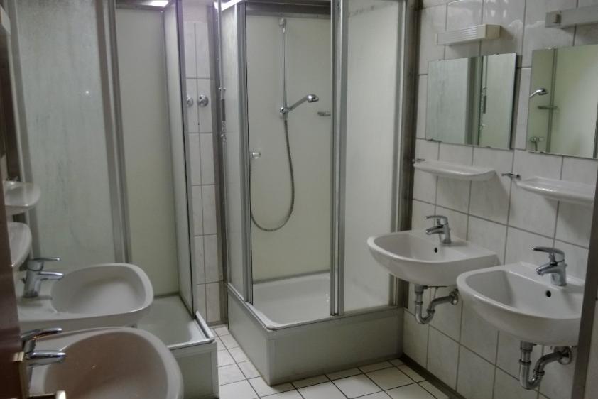 Bad im 9er-Zimmer