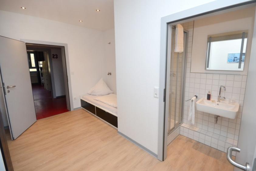 Haus Neuland: Einzelzimmer mit eigenem Bad im Roten Haus