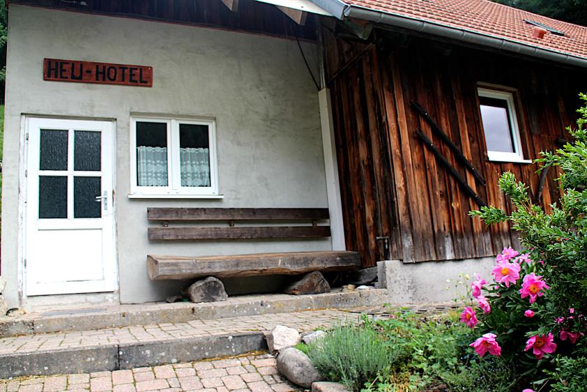 Eingang Heuhotel