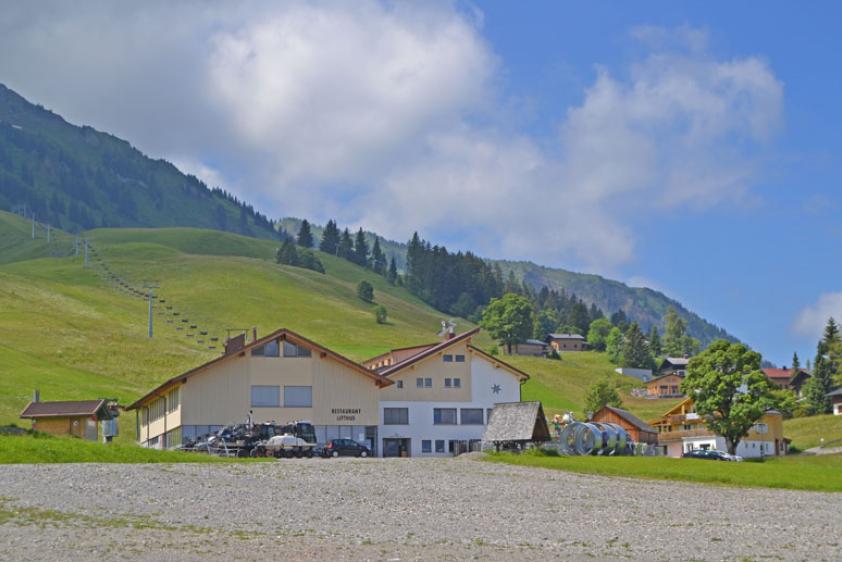 Sessellift, gleich hinter dem Haus