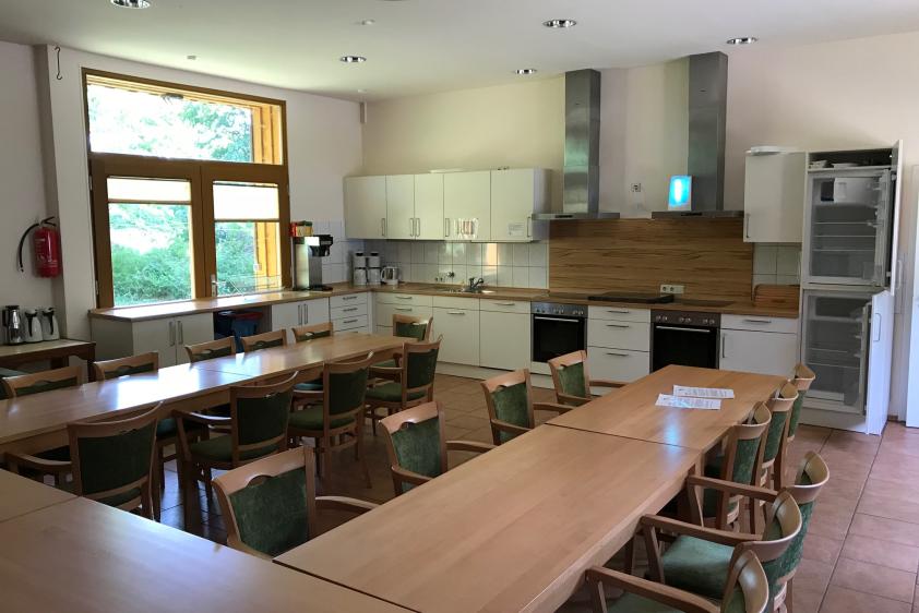 Der 70 qm große Gruppenraum - zum Tagen, Essen , Feiern