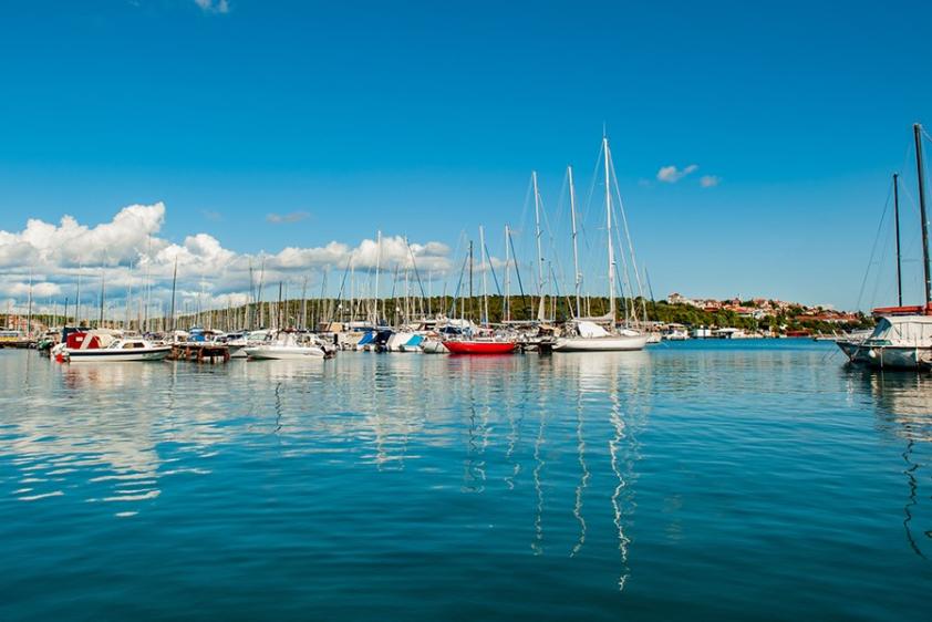 Der Hafen von Pula