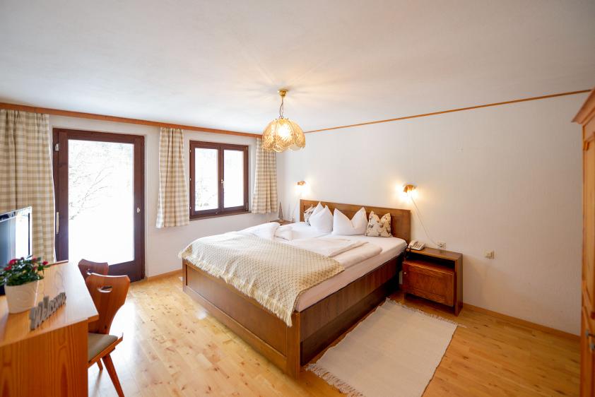 Die heimeligen Zimmer sind alle mit TV, Bad und Balkon ausgestattet