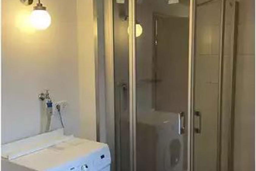 Badezimmer mit Dusche