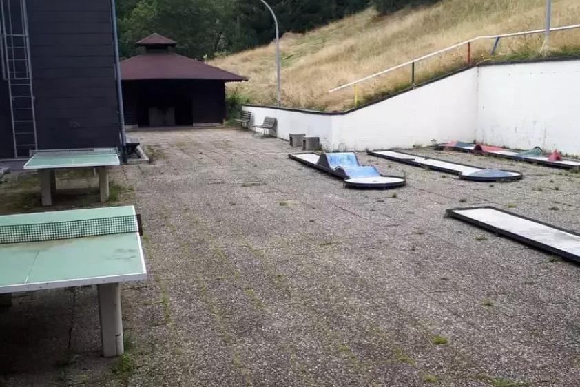 Minigolf und Tischtennis
