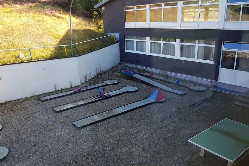 Minigolf und Tischtennis