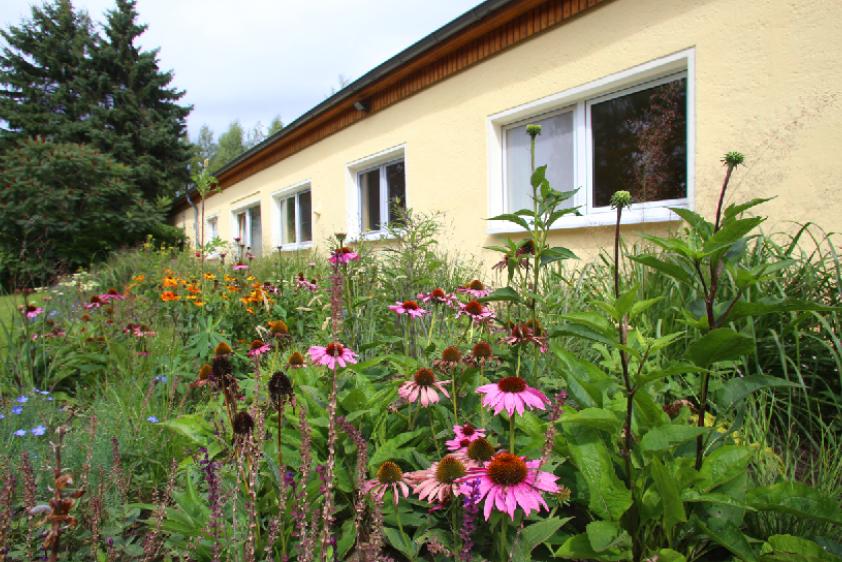 Seitenansicht des Gästehauses, ideal für Gruppen.