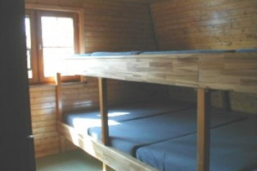 Blick in das Zwölfbettzimmer.