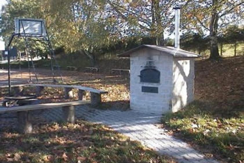 Backhaus und Feuerstelle