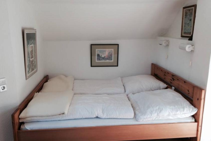 Bett im Seminarleiterhaus