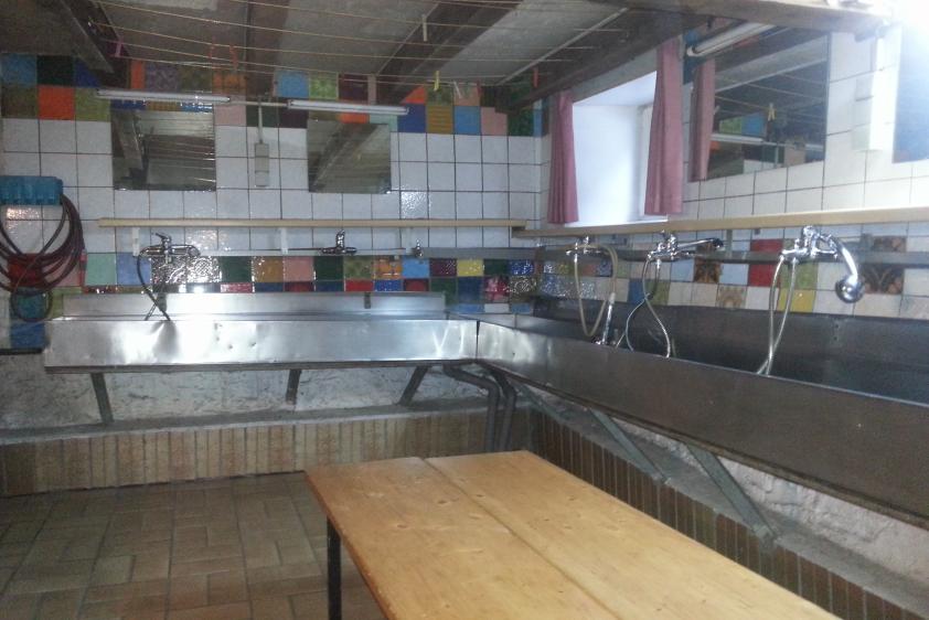 Sanitäre Anlagen "Waschraum" im UG