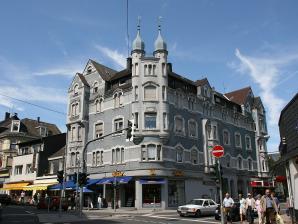 Denkmalgeschütztes Eckgebäude an der Mittelstraße