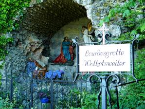 Die Lourdesgrotte im Ortsteil Wolketsweiler aus dem 19. Jahrhundert 