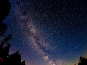 Nahezu natürlicher Blick auf die Milchstraße, aufgenommen in der Harzsternwarte.