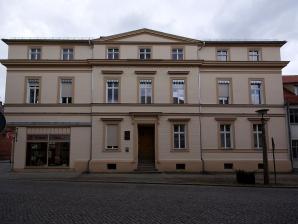 In diesem Haus in der Hauptstraße 46/47 hat Otto Unverdorben 1826 das Anilin gefunden.