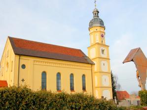 Die kath. Pfarrkirche St. Nikolaus im Ortsteil Schöneberg