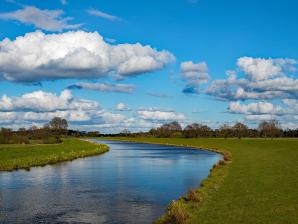 Augustfehn-Kanal an der Saterlandstraße in Apen