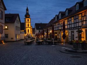 Abendstimmung auf dem Marktplatz in Gersfeld