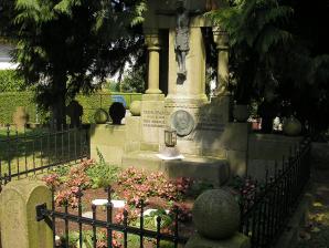 Grabmal Msgr. Pfr. Schaaf, Erbauer d.St. Margareta