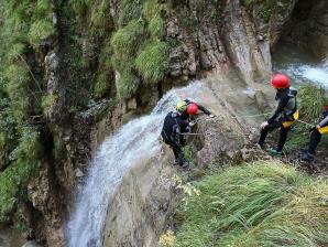 Kinder-Canyoning am Wasserfall in Nesselwang