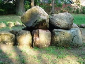 Findlingsgarten, Grabkammer in Malente