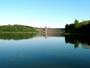 Die Staumauer der Möhnetalsperre