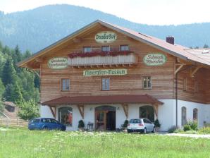 Der Drexler-Hof, Standort des Mineralienmuseums