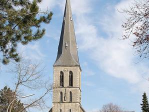 Kirchturm der St.-Dionysius-Kirche