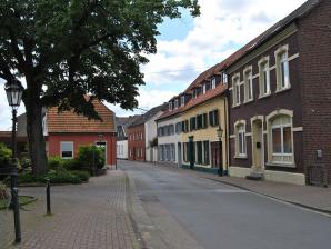 Schloßstraße in Kervenheim, z.T. denkmalgeschützt
