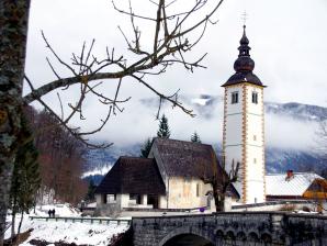 Die Kirche Johannes des Täufers (sv. Janez)