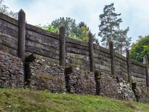 Rekonstruktion der eisenzeitlichen Wallburg