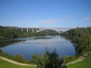 Froschgrundsee mit der Talbrücke