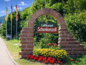 Zur Begrüßung am Ortseingang