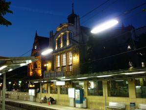 Stadtbahn-Haltestelle am Rathaus und Stadttheater