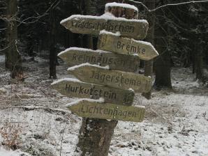 Doris Antony, lizenziert unter GFDL Wikimedia Wegweiser im Reinhäuser Wald
