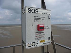 Itti, lizenziert CC BY-SA 3.0 Wikimedia Notrufsäule auf Westerheversand