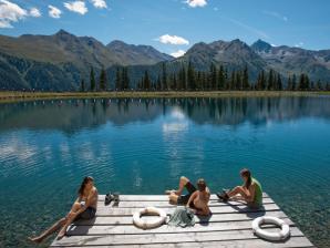 Blick über den Sunny Mountain See