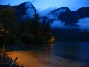 Hallstätter See bei Nacht