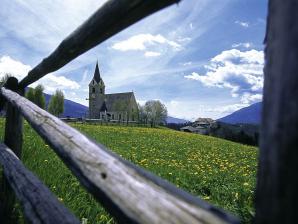 Schloss Rodenegg und Kirche