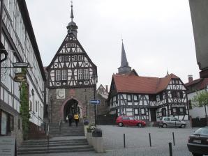 Blick auf Altes Rathaus und St. Ursula