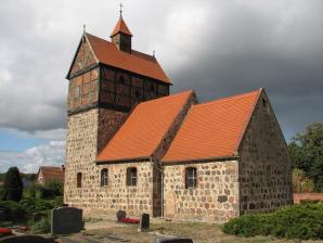 Kirche Genzien aus dem 13. Jahrhundert 