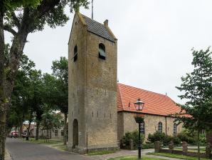 Kirche mit freistehendem Glockenturm